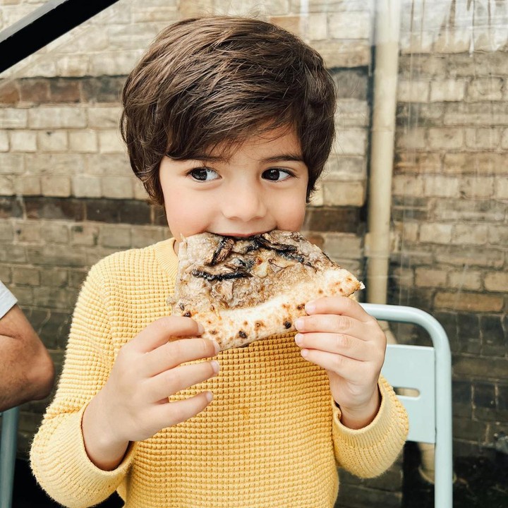 <p>Sejak dini, anak kedua Carissa Puteri yang satu ini memang sering menjadi sorotan para netizen karena wajahnya yang sangat menggemaskan. Setelah dua tahun menetap di Melbourne, Australia, Zenecka pulang ke Jakarta. (Foto: dok. Instagram @carissa_puteri)</p>