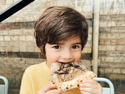 7 Potret Ganteng Zenecka Anak Kedua Carissa Putri, Wajah Bulenya Curi Perhatian