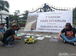 Kala Pegiat Lingkungan Tumpengan Depan Gesat Kritisi Citarum Harum