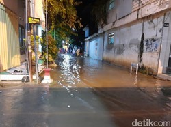 Banjir Rob Rendam Perkampungan Nelayan di Paciran Lamongan