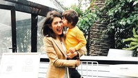 <p>Sejak menjadi seorang Bunda, Carissa Puteri lebih banyak menghabiskan waktunya bersama anak-anak dibanding sibuk di dunia hiburan. Kebersamaannya dengan kedua anak laki-lakinya sering diunggahnya di akun Instagram pribadinya. (Foto: Instagram @carissa_puteri)</p>