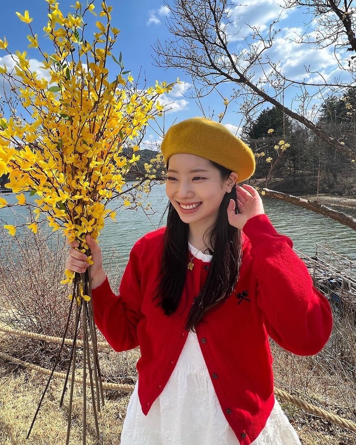 Da Hyun menggunakan nama panggilannya sebagai nama pengguna akun instagramnya yaitu @dahhyunnee. Berbagai ekspresi dan pesona dipancarkan Da Hyun di setiap postingan instagramnnya./ Foto: instagram.com/dahhyunnee