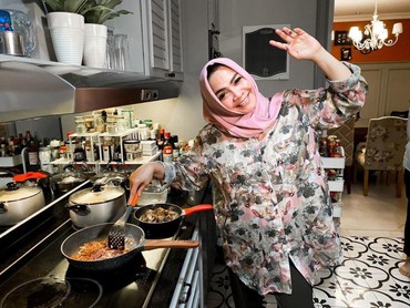 Rieta Amilia Terapkan Aturan Ketat dalam Mengasuh Cucu