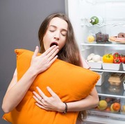 Bisa Bikin Diet Gagal, Stop Lakukan 5 Kebiasaan Ini Sebelum Tidur Ya, Beauties!