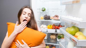 Bisa Bikin Diet Gagal, Stop Lakukan 5 Kebiasaan Ini Sebelum Tidur Ya, Beauties!