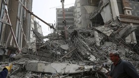 FOTO: Sisa-sisa Gedung Runtuh di Iran yang Tewaskan 6 Orang