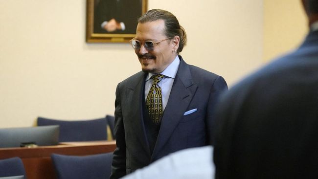 Dalam persidangan terbaru, Johnny Depp membantah telah meminum 8-10 butir pil MDMA atau sejenis ekstasi seperti yang dituduhkan mantan istrinya, Amber Heard.