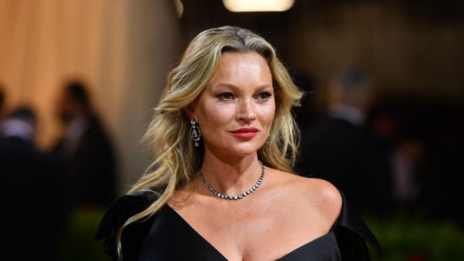 Johnny Depp manggung lagi di konser Jeff Beck untuk ketiga kalinya, dan kabarnya Kate Moss hadir malam itu.