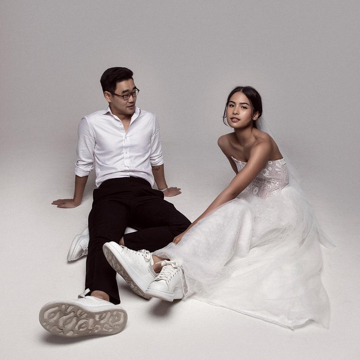 <p>Maudy Ayunda menikah dengan sahabat sendiri, Bunda. Di hari pernikahan, Maudy Ayunda mengunggah deretan foto bersama seorang pria ke Instagram dan menyebutkan bahwa pria tersebut akan menjadi sahabat sejatinya. "Forever with my best friend," tulisnya di akun Instagram @maudyayunda. (Foto: Instagram @maudyayunda)<br /><br /><br /></p>