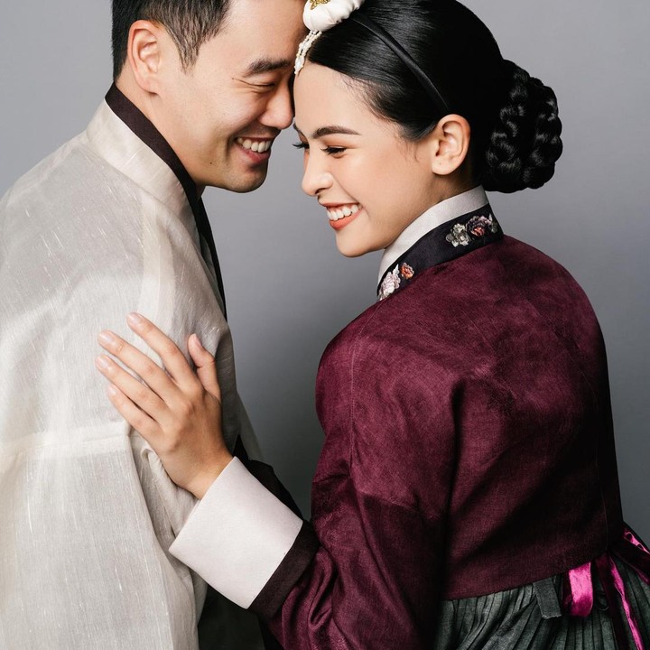 <p>Maudy Ayunda dan Jesse Choi telah menikah pada 22 Mei lalu. Pasangan ini juga berbahagia ketika menggelar acara resepsi di Bali belum lama ini. (Foto: Instagram @maudyayunda)</p>