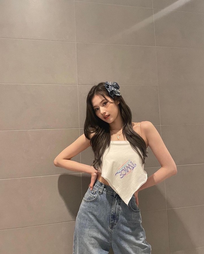 @m.by__sana adalah username dari akun instagram Sana. Member TWICE yang belum lama ini ini menarik perhatian selama konser di Los Angeles tersebut sering memposting foto dibelakang panggung untuk penggemar./ Foto: instagram.com/m.by__sana