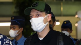Sampai di Jakarta, Mesut Ozil Pamer Kunyit Asem dan Rendang