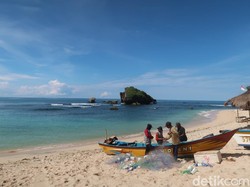 Mengapa Tidak Boleh Pakai Baju Hijau di Pantai Selatan? Ini Penjelasannya