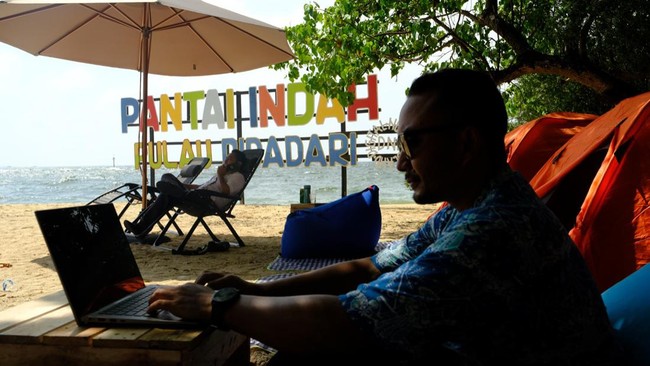 Pemprov DKI mengembangkan Digital Nomad Island di Kepulauan Seribu untuk menyambut tren WFA oleh masyarakat seiring pelonggaran kebijakan di masa pandemi.