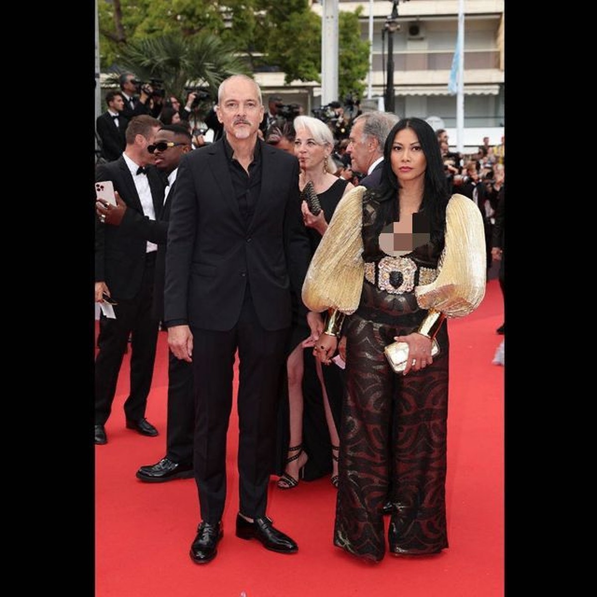 Penampilan Anggun C Sasmi Hadiri Pemutaran Film Top Gun&colon; Maverick