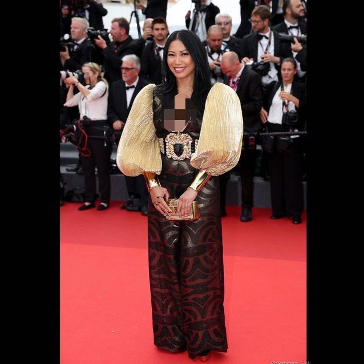 Penampilan Anggun C Sasmi Hadiri Pemutaran Film Top Gun&colon; Maverick