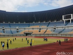 Bojan Pertimbangkan Pakai Stadion GBLA untuk Latihan Persib