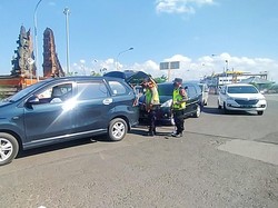 Polisi Jaga Pelabuhan Gilimanuk Pakai Metal Detector-Anjing Pelacak