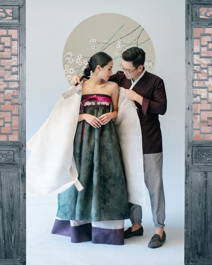 Bukan sosok yang baru, jika Beauties rajin pantengin laman Instagram Maudy Ayunda, sosok Jesse Choi ternyata ada di berbagai potret yang dibagikan oleh Maudy Ayunda. Namun, dalam foto yang dibagikan biasanya ada juga teman-teman lainnya, dan bukanlah foto berdua. (Foto: Instagram.com/maudyayunda)