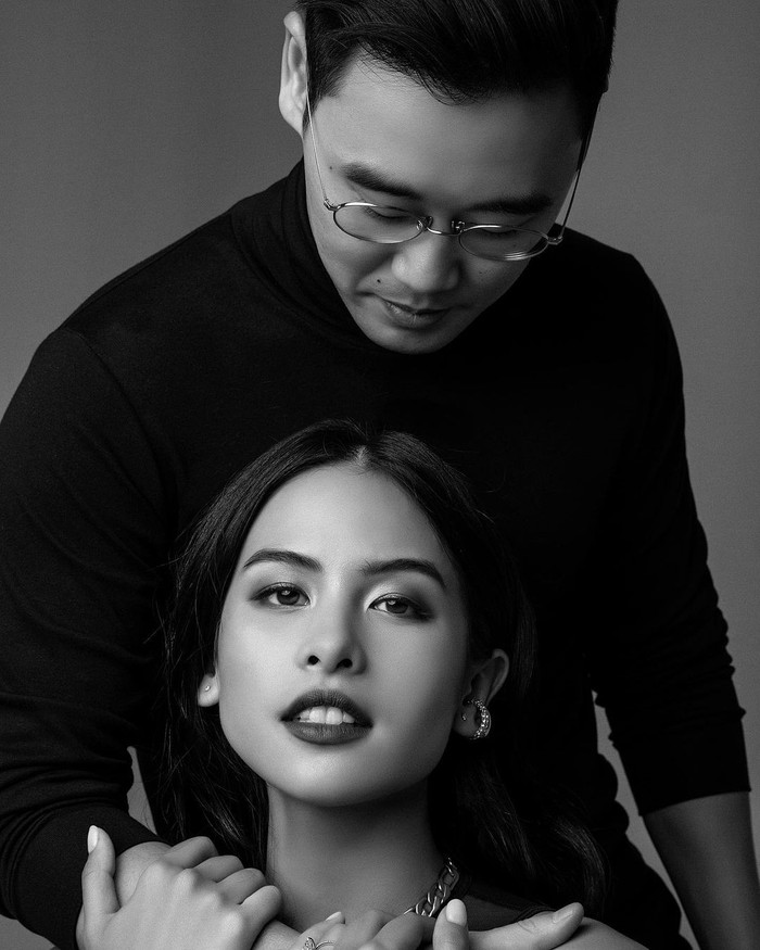 Sebelumnya, ia pun sempat mengunggah potret kebersamaannya dengan seorang pria dengan wajah yang tak terlihat. Satu persatu, beberapa fakta tentang sosok pria yang sukses mendekati Maudy Ayunda pun mulai terkuak, seiring dengan perempuan berusia 27 tahun ini yang mulai go public. (Foto: Instagram.com/maudyayunda)