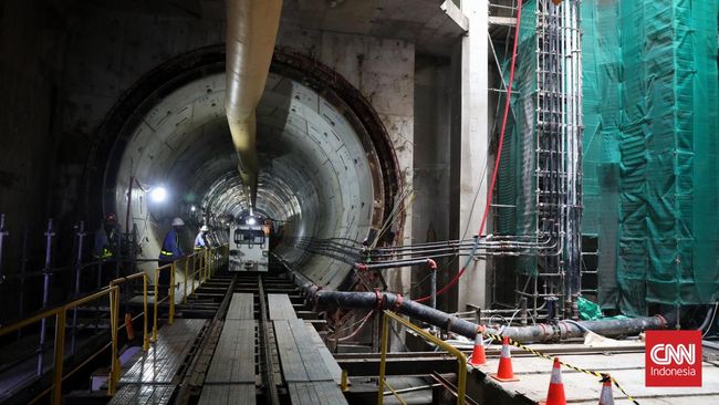 Inggris Siap Gelontorkan Utang Rp22 T untuk MRT Jakarta Inggris siap memberikan pinjaman ekspor sebesar 1,25 poundsterling atau senilai Rp22,3 triliun untuk mendukung pengembangan jaringan transportasi MRT Jakarta.