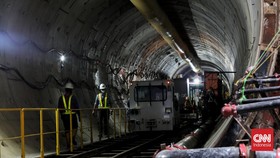 Jokowi Targetkan MRT Bundaran HI-Kota Beroperasi 2027