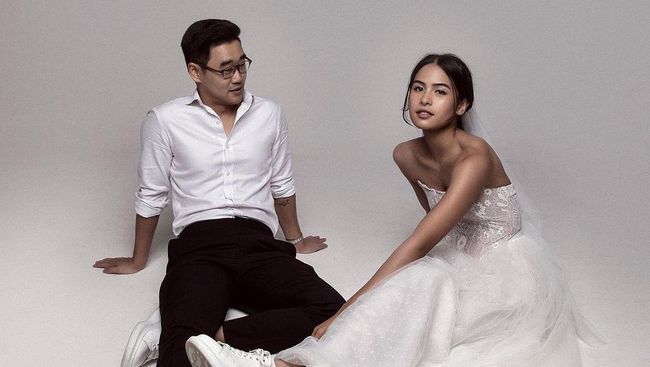 Officially Married, Maudy Ayunda Finally Shows Her Husband’s Face