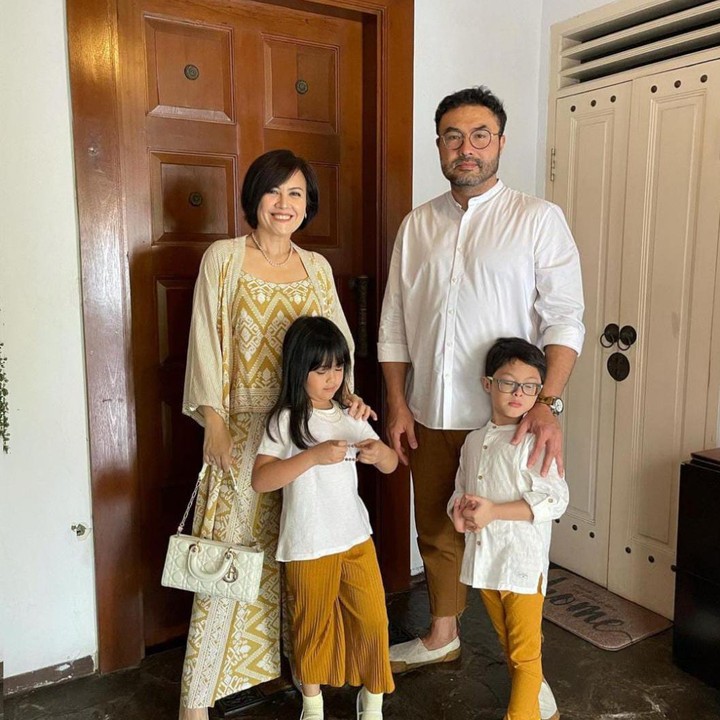 <p>Setelah menunggu cukup lama, kehadiran dua buah hati yang menggemaskan dan selalu tampil kompak menambah kebahagiaan rumah tangga pasangan selebriti, Surya Saputra dan Cynthia Lamusu. (Foto: Instagram @cynthia_lamusu)</p>