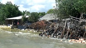 VIDEO: Gelombang Tinggi Rusak Sejumlah Rumah Di Pesisir Utara Tuban