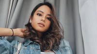 <p>Dia adalah wanita bernama Amanda Khairunnisa, Bunda. Amanda dan Maudy hanya terpaut usia 3 tahun, lho. (Foto: Instagram @akhairunnisa</p>