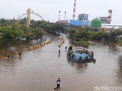 Ketinggian Banjir Rob di Pelabuhan Tanjung Emas Semarang Masih 80 Cm