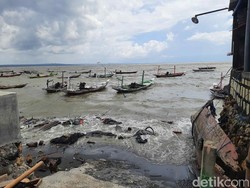 Antisipasi BPBD Surabaya soal Gelombang Tinggi di Pesisir Pantai