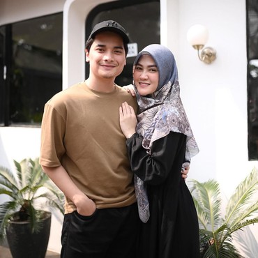 Kabar Bahagia, Henny Rahman Hamil Anak Pertama dari Alvin Faiz