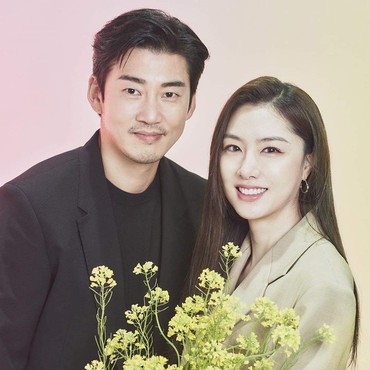 Takut Istri Cemburu, Yoon Kye Sang Pilih Tak Nonton Drama 'Kiss Sixth Sense'