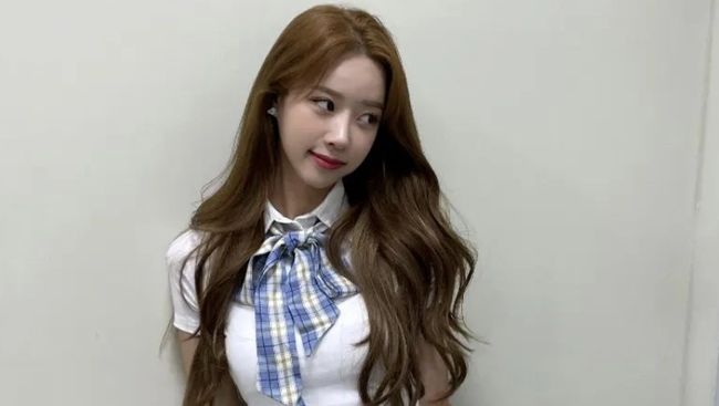 Mantan member Lovelyz, Lee Mi-joo dikabarkan sedang mempersiapkan debut album solo setelah bergabung dengan label barunya, Antenna.