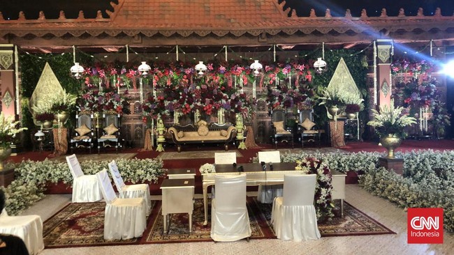Tamu undangan yang menghadiri akad nikah adik dari Presiden Jokowi, yakni Idayati pun dibatasi hanya 200 orang.