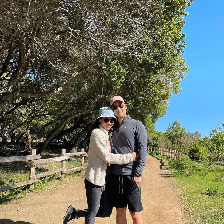 <p>Maudy dan Jesse juga menyukai aktivitas <em>outdoor.</em> Dengan hobi serupa, tak heran jika mereka ternyata sering<em> hiking</em> bersama. (Foto: Instagram @maudyayunda)<br /><br /><br /></p>
