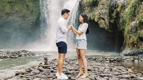 Gaun Lace dan Makeup Flawless Maudy Ayunda saat Resepsi di Bali