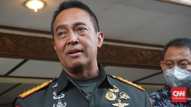 Panglima TNI Jenderal Andika Perkasa juga mendapat Penganugerahan Brevet Kehormatan Anti Teror Aspek Laut dan Brevet Intai Para Amfibi Korps Marinir.