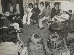 Perjalanan Cinta Raden Ayu Srimulat, Pendiri Grup Aneka Ria Srimulat
