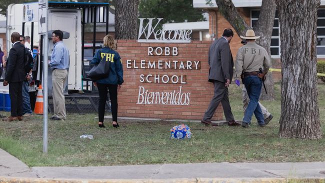 Departemen Keamanan Publik Texas menceritakan dua murid yang sempat telepon 911 ketika penembakan massal di SD Texas terjadi.