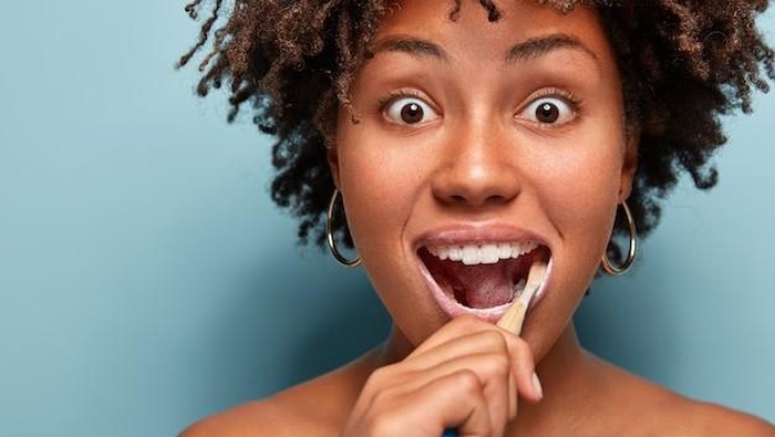 4 Penyebab Gigi Berlubang Meski Rajin Sikat Gigi, Cek Ada yang Sering Dilakukan?