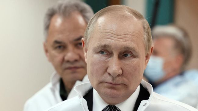 Presiden Rusia, Vladimir Putin, dikabarkan menjalani terapi mandi darah tanduk Rusa terkait isu soal penyakit kanker yang dideritanya.