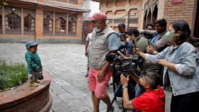 FOTO: Dor Bahadur Khapagi, Remaja Nepal Terpendek di Dunia