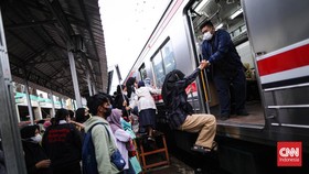 Penumpang Selamat Usai Jatuh dari Peron St Manggarai Saat KRL Jalan