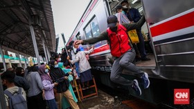 FOTO: Perubahan Rute Perjalanan KRL di Stasiun Manggarai