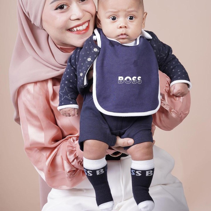 <p>Sebagai seorang ibu, Lesti selalu memanggil anaknya dengan ragam pujian dan do'a, Bunda. "Anak shaleh Al Fatih," tulisnya dalam Instagram @lestykejora. (Foto: Instagram @lestykejora)</p>