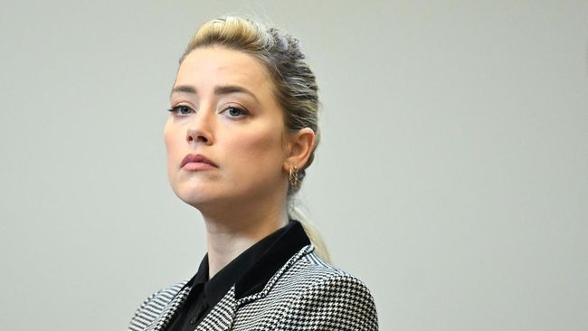 Zack Snyder tak paham mengapa ada orang membenci Amber Heard hingga aktris tersebut mendapatkan banyak perundungan secara daring.