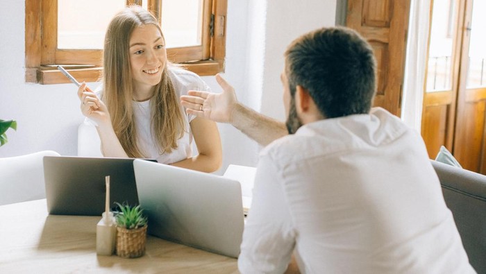 Cenderung Posesif, Pacaran Sama 5 Zodiak Ini Harus Sering Kasih Kabar