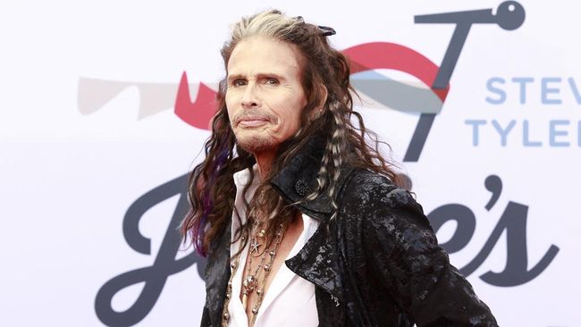 Aerosmith mengumumkan frontman mereka, Steven Tyler, kembali masuk rehabilitasi setelah kecanduannya kambuh usai menjalani operasi kaki.